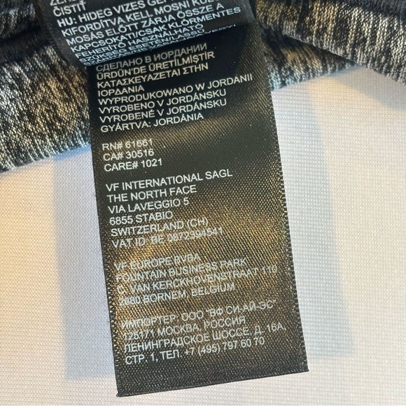 THE NORTH FACE Black & Grey Athletic Cropped Tank Top Sports Bra Like New Medium - Picture 6 of 13